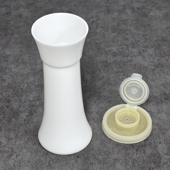 Vintage Tupperware hourglass shaker 6" - Picture 4 of 9
